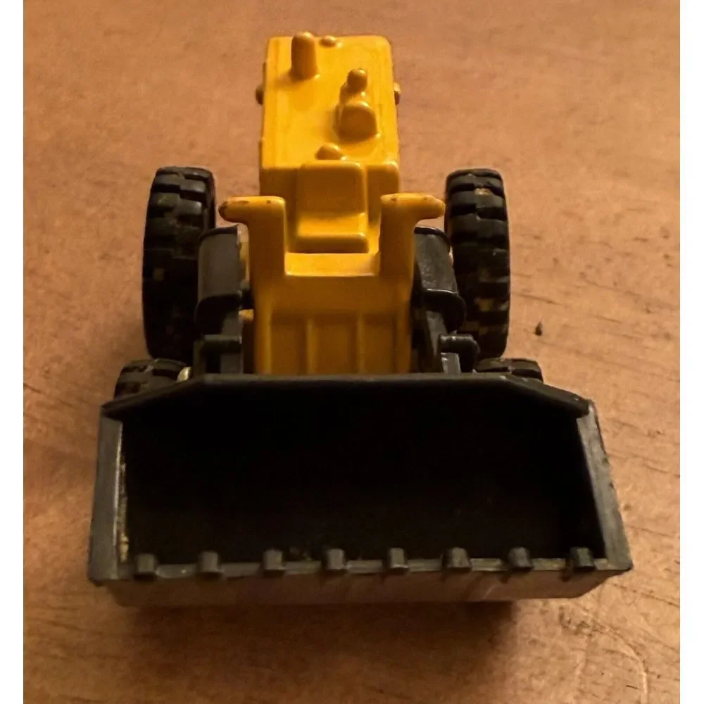 Vintage Die Cast‎ Tractor Shovel No. 9706 Yellow and Black 1/64 Scale